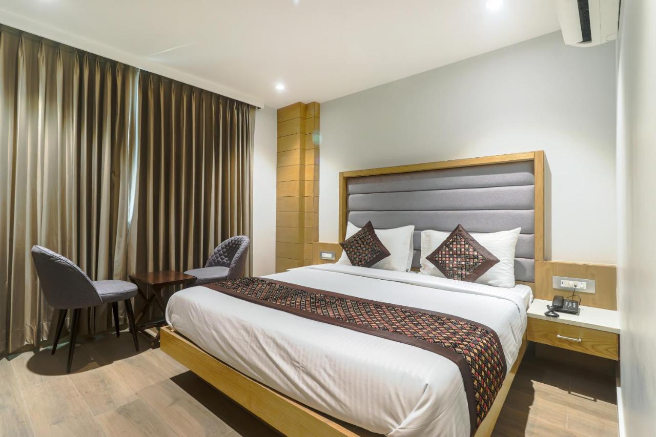 Hotel Bricks, Karol Bagh, New Delhi エクステリア 写真