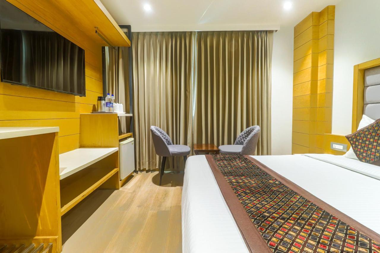 Hotel Bricks, Karol Bagh, New Delhi エクステリア 写真