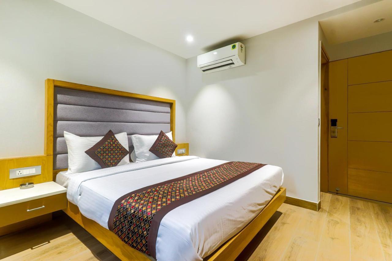 Hotel Bricks, Karol Bagh, New Delhi エクステリア 写真