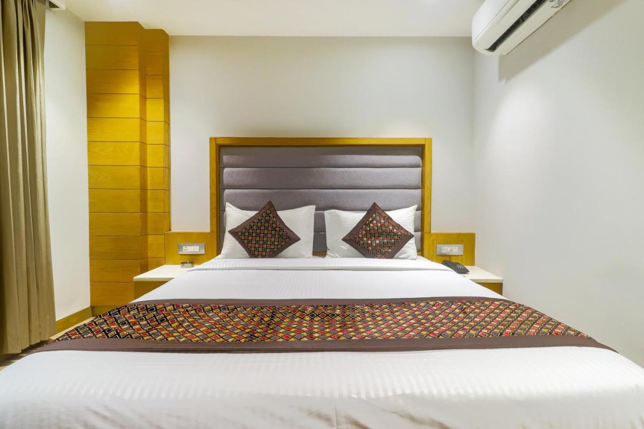 Hotel Bricks, Karol Bagh, New Delhi エクステリア 写真